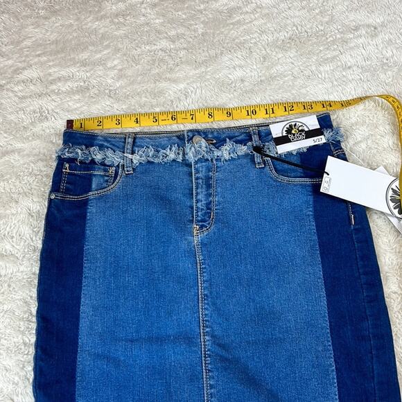 Black daisy fringe and color block denim jean skirt NWT, size 5 or 27 - Picture 6 of 11